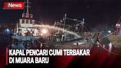 Kebakaran Kapal Pencari Cumi di Dermaga Muara Baru Jakut 