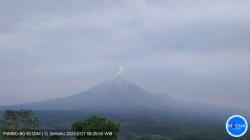 Gunung Semeru Erupsi Sore Ini, PVMBG Minta Warga Jauhi Radius 5 Km