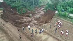 Longsor, Jalan Penghubung Antardesa di Temanggung Terputus<