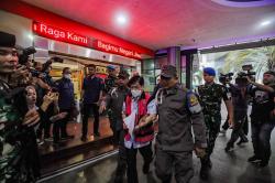 Tampang Crazy Rich Surabaya Budi Said Diborgol, Pakai Rompi Tahanan Kejaksaan 