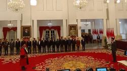 Arsul Sani Bacakan Sumpah sebagai Hakim Konstitusi di Hadapan Presiden Jokowi