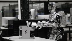 Ledek Robot Tesla Lipat Baju, BMW Pamer Robot Bisa Bikin Kopi dan Mobil