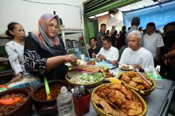 Ganjar Sambangi Pasar Induk Magetan, Pedagang Curhat Sepi Pembeli