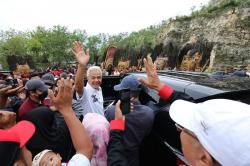 Datang ke Ponorogo, Ganjar Disambut Ratusan Reog dan Penari Kuda Lumping