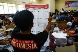 Pelipatan Surat Suara Pemilu 2024 di Palembang Dikebut