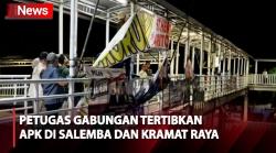 Petugas Gabungan Tertibkan Ribuan APK di Kawasan Salemba dan Kramat Raya