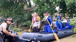 Polda Jambi Distribusikan 12.000 Paket Sembako ke Warga Terdampak Banjir<