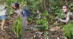 Viral Turis Masuk Pedalaman Papua Dihadang Suku Asli, Netizen: Indonesia Emang Sekeren Itu!