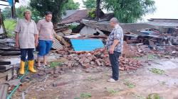 Puting Beliung Terjang 3 Desa di Indramayu, 60 Rumah Rusak hingga Pohon Besar Tumbang