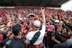 Puluhan Ribu Masyarakat NTT Rela Hujan-hujanan di Hajatan Rakyat: Ganjar Presidenku!