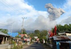 Gunung Ibu di Halmahera Barat Erupsi Sore Ini, Muntahkan Abu Vulkanik 1,5 Km