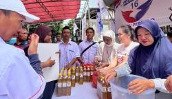 Caleg Partai Perindo Lisa Mariana Bagikan 1.000 Minyak Goreng Murah di Kalideres