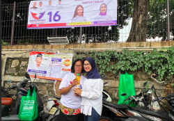 Warga Cilandak Antusias Antre Tebus Murah Minyak Goreng Caleg Perindo: Sering-sering Ya!