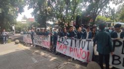 Protes Tawaran Bayar UKT Pakai Pinjol, Mahasiswa ITB Demo di Gedung Rektorat<