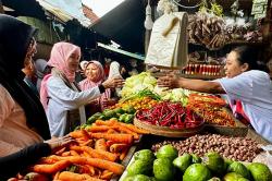 Siti Atikoh Dicurhati Pedagang di Jombang: Butuh Stabilitas Harga Bahan Pokok