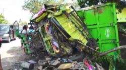 Kecelakaan Beruntun Truk Tabrak 4 Kendaraan dan Warung di Lumajang, 1 Orang Tewas