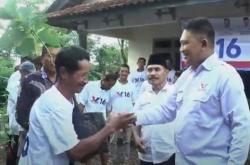 Warga Tanjung Jepara Senang Dapat Bantuan Bibit Alpukat dari Caleg Perindo