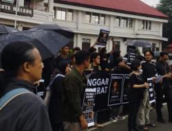 Koalisi Masyarakat Sipil Malang Gelar Aksi Kecam Penyimpangan di Era Pemerintahan Jokowi<