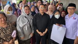 Caleg Partai Perindo Ustaz Yusuf Mansur Diserbu Emak-Emak saat Sosialisasi Pemilu di Bambu Apus