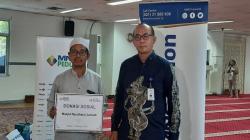 Wujud Kepedulian, MNC Vision Donasikan Karpet dan Kipas Angin ke Masjid Raudhatul Jannah Jakbar