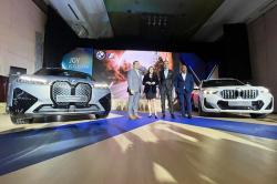 Awali Tahun 2024, BMW Indonesia Luncurkan Dua Model SAV Full Listrik