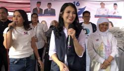 Liliana Tanoesoedibjo Bantu Pedagang UMKM di Petukangan Utara untuk Dapatkan Gerobak Perindo