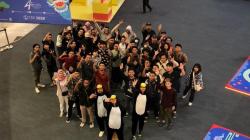 Pasukan Pinguin Ganjar Ramaikan Mal di Surabaya, Pengunjung Terkesan