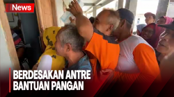 Melihat Antrean Bantuan Pangan di Jombang, Ratusan Warga Saling Dorong dan Berdesakan 