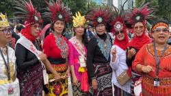 Ramai Rombongan Emak-Emak Pakai Baju Adat Indonesia Hadiri Konser Salam Metal Menang Total 