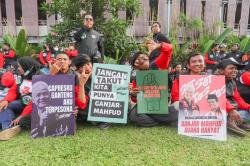 Pendukung Ganjar-Mahfud Berdatangan ke Lokasi Debat Capres di JCC