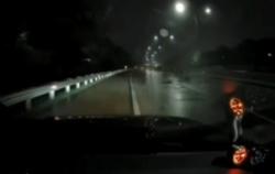 Viral Pengendara Mobil Panik Alami Aquaplaning, Netizen: Itu Hujan Kenapa Ngebut