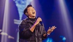 Tampil Memukau Bawakan Lagu Tanpa Batas Waktu, Kris Tomahu Curi Perhatian Ade Govinda