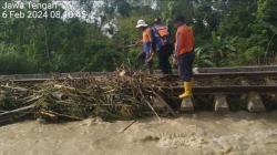 Banjir Grobogan Rendam Jalur Kereta Api, 5 Perjalanan KA Semarang-Surabaya Terdampak<
