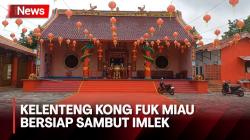 Sambut Imlek, Patung-Patung Dewa di Kelenteng Kong Fuk Miau Muntok Dibersihkan