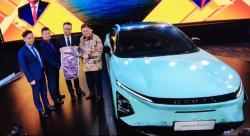 Jadi Pemilik Pertama Mobil Listrik Omoda E5, Menko Airlangga Hartarto Minta Chery Tingkatkan TKDN