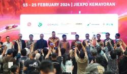 Era Kendaraan Listrik, Adira Targetkan Pembiayaaan Naik 40 Persen di IIMS 2024