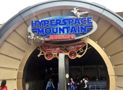 Rollercoaster Disneyland Tiba-Tiba Berhenti saat Beroperasi, Bagaimana Nasib Penumpang?