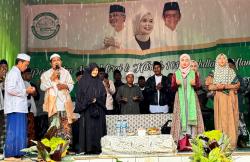 Demi Menghadiri Peringatan Isra Mikraj, Siti Atikoh Hujan-Hujanan ke Ponpes di Serang