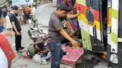 Ugal-ugalan, Truk Angkut Elpiji Terguling Tabrak Mobil dan Motor di Kebumen<