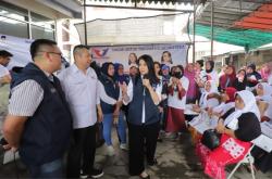 Liliana Sosialisasikan Cara Pencoblosan Surat Suara di Hadapan Ratusan Warga Kramat Pela