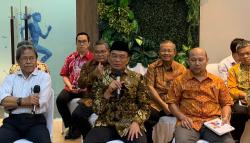 Presiden Jokowi Salurkan Bansos Tanpa Mensos Risma, Ini Respons Menko PMK Muhadjir 