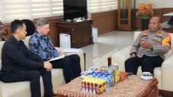 Pilot Susi Air Setahun Disandera KKB, Dubes Selandia Baru Temui Kapolda Papua<