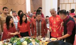 Dinner Imlek, Hary Tanoesoedibjo dan Ganjar Pranowo Disajikan Hidangan Yee Sang 