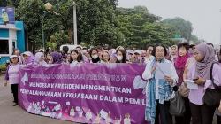Massa Perempuan Desak Presiden Jokowi Hentikan Penyalahgunaan Kekuasaan dalam Pemilu