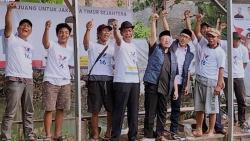 Caleg Perindo Ustaz Yusuf Mansur dan Wahyu Nur Iman Mancing Bareng Warga Cipayung