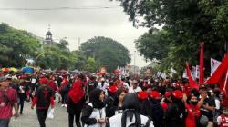 Kirab Kebudayaan Buka Hajatan Rakyat Ganjar Pranowo-Mahfud MD, Jalanan Utama Kota Solo Dipadati Massa