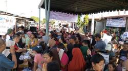 Caleg Perindo Rudi Zulham Sosialisasikan KTA Berasuransi saat Gelar Bazar Murah di Medan