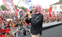 Heboh Momen Atikoh Nyanyi Nemen Bareng Alam Ganjar dan NDX AKA di Hajatan Rakyat Solo<