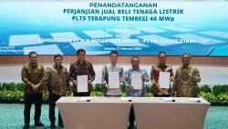 PLN dan TBS Energi Teken Kontrak Jual Beli Listrik dari PLTS Terapung di Batam