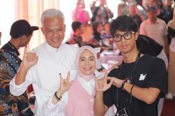 Momen Ganjar Pranowo, Siti Atikoh dan  Alam Ganjar Nyoblos di TPS 11
